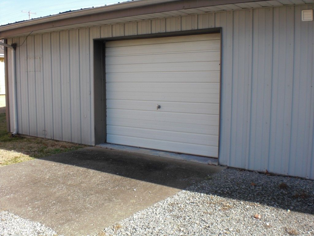 207 S Pershing St, Energy, IL 62933